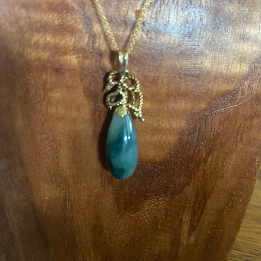 Elegant Green Aventurine Crystal Pendant Necklace